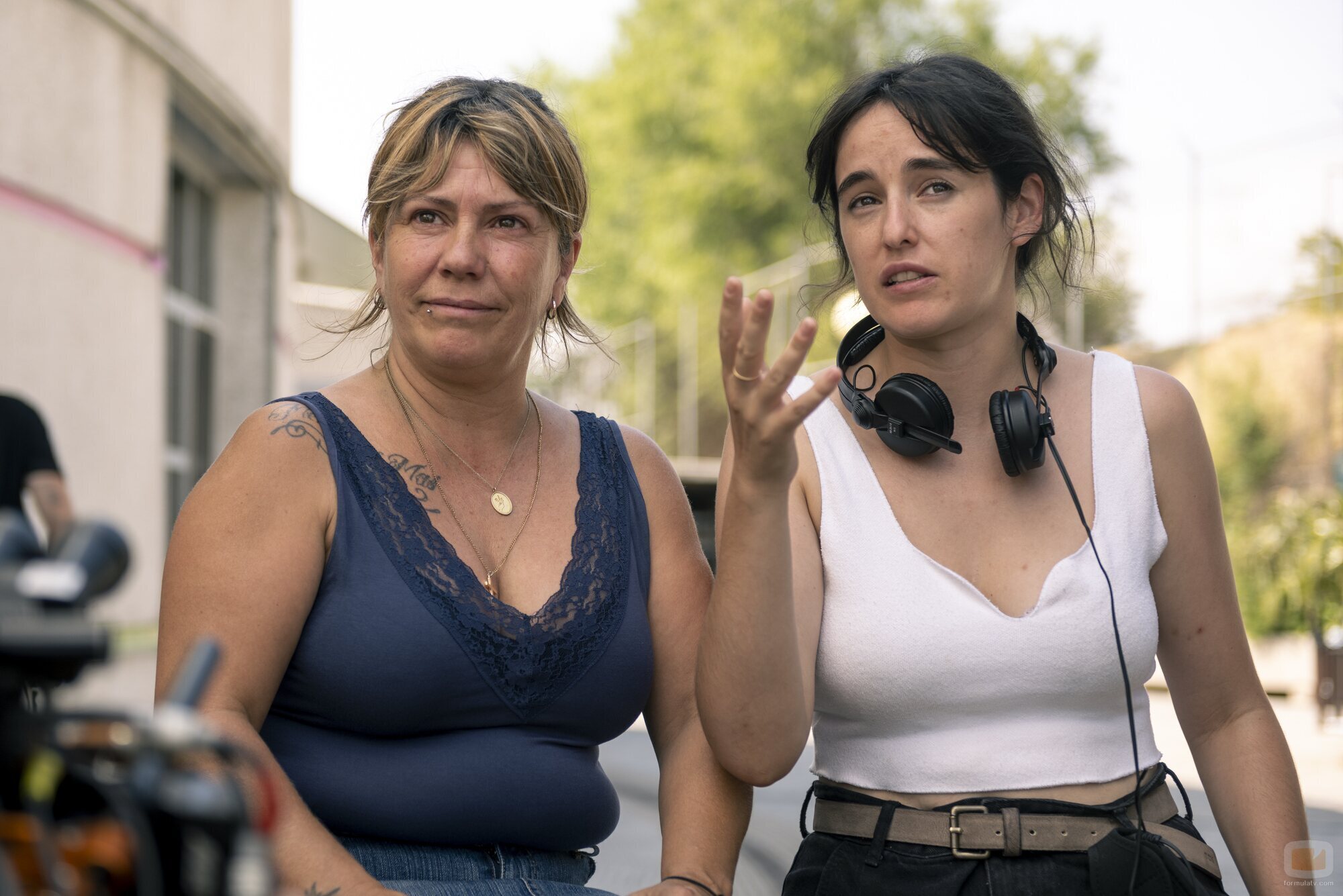 Nur Olabarría y Claudia Costafreda, actriz y directora de 'Cardo 2'