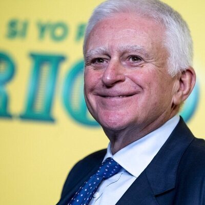 Paolo Vasile, sonriente en la premiere de "Si yo fuera rico"
