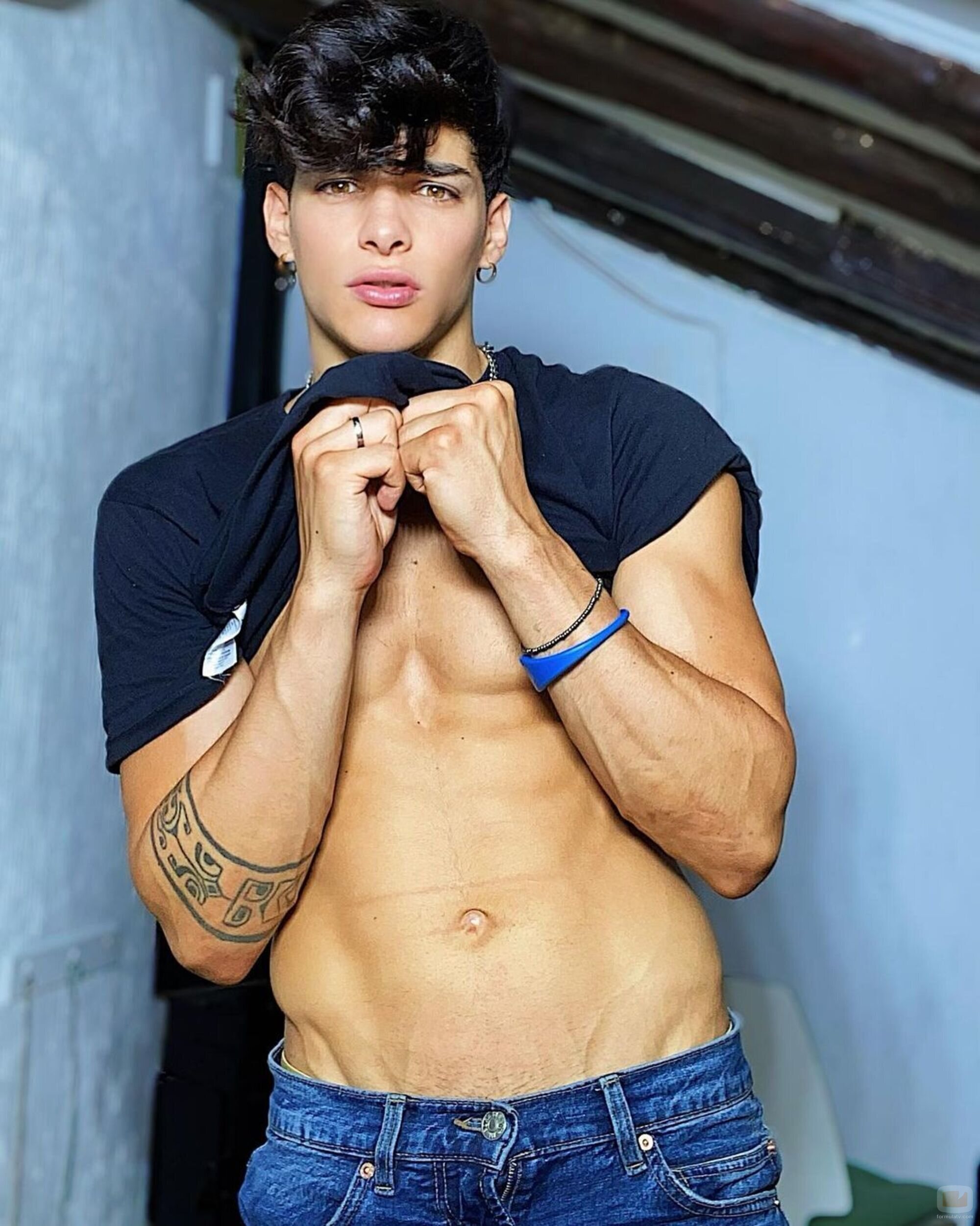 Aritz Arén muestra sus abdominales