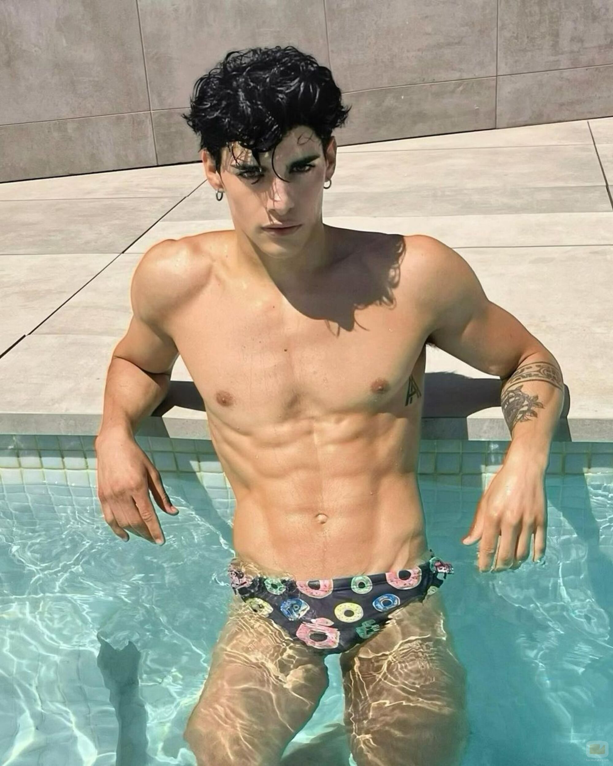 Aritz Arén hace alarde de su musculado cuerpo