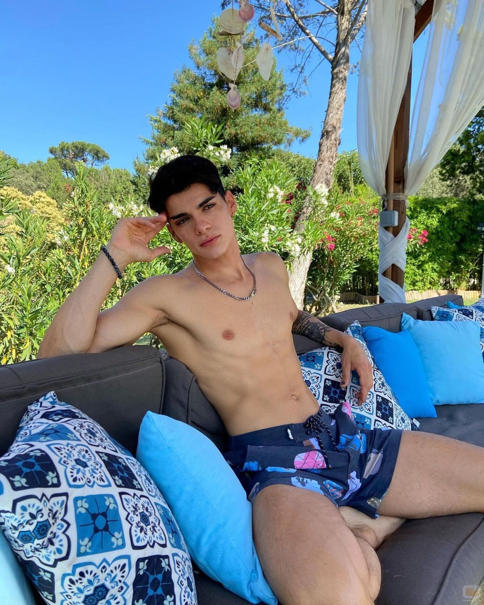 Aritz Arén, semidesnudo en bañador
