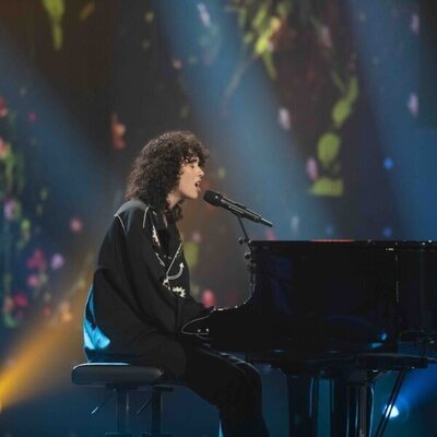Alice Wonder actúa en la gala especial del Benidorm Fest 2023