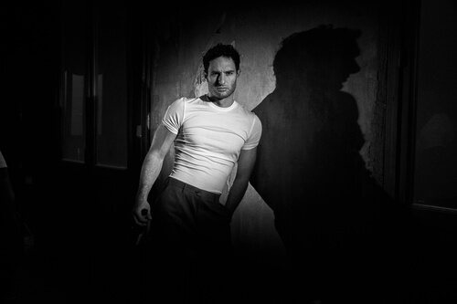 Eduardo Rosa marca pectoral para Rísbel Magazine