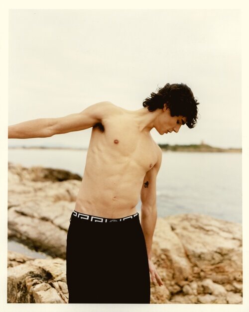 Fernando Líndez mostrando su tonificado torso