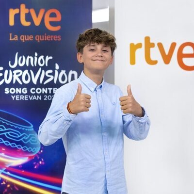 Carlos Higes, presentando el tema "Señorita" para Eurovisión Junior 2022