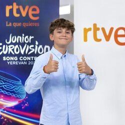 Carlos Higes, presentando el tema "Señorita" para Eurovisión Junior 2022