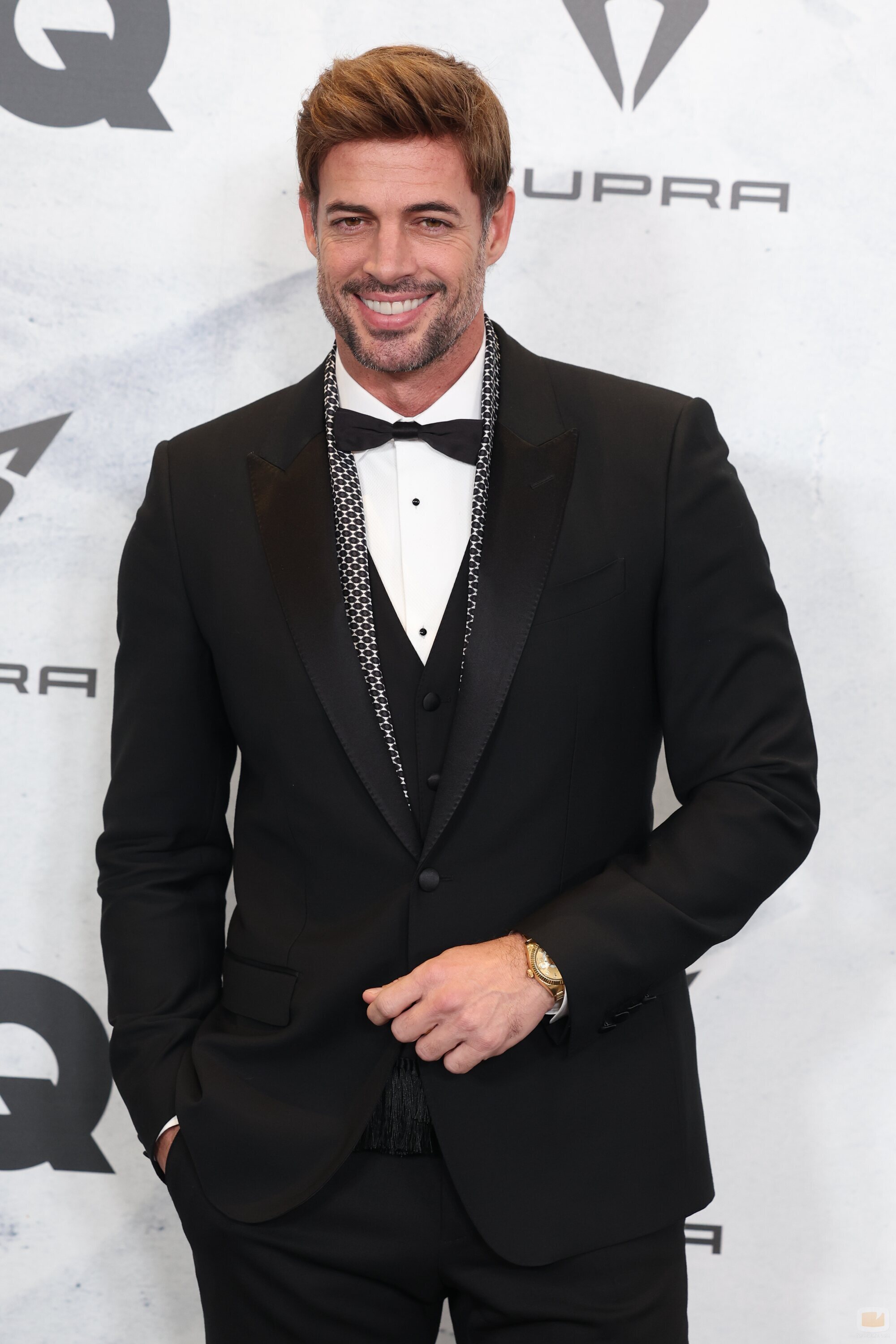 William Levy, posa en el photocall de los Premios GQ