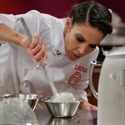 Lorena Castell prepara el postre de su menú en el duelo final de 'MasterChef Celebrity 7'