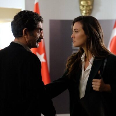 Ali Seçkiner Alici y Pinar Deniz, en 'Secretos de familia'