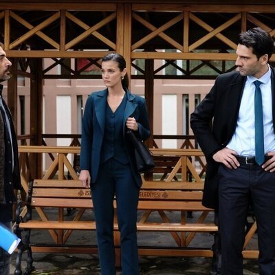 Eren Duman, Ceylin Erguvan e Ilgaz Kaya en 'Secretos de familia'