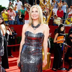 Elizabeth Mitchell a su llegada a los premios Emmy 2008