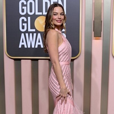 Margot Robbie en la alfombra roja de los Globos de Oro 2023