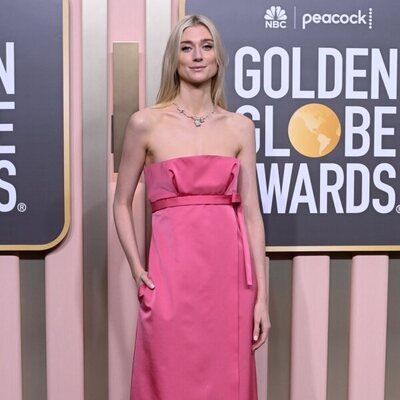 Elizabeth Debicki posa en la alfombra roja de los Globos de Oro 2023