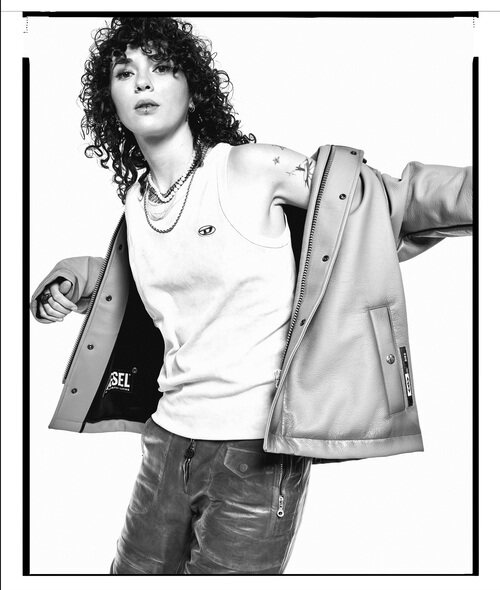 Posado de Alice Wonder, participante del Benidorm Fest 2023