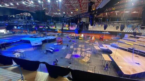 El escenario del Benidorm Fest 2023 en construcción