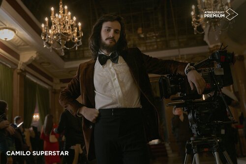 Alejandro Jato como Camilo Sesto en 'Camilo Superstar'