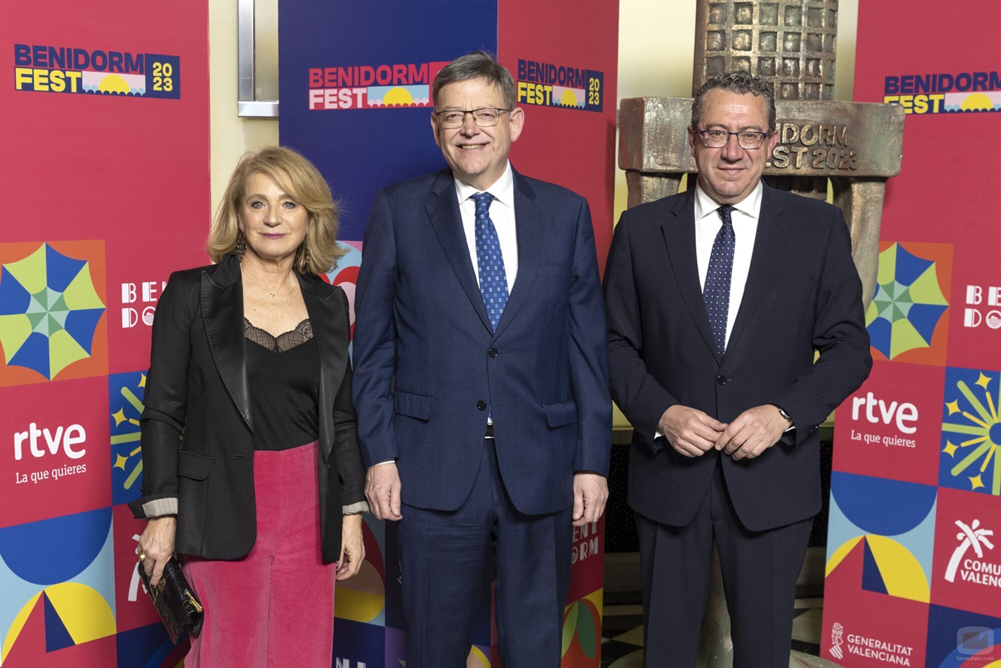 Elena Sánchez Caballero, Ximo Puig y Antonio Pérez, en el Benidorm Fest 2023