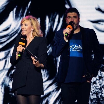 María Eizaguirre y Tony Aguilar, en la inauguración del Benidorm Fest 2023