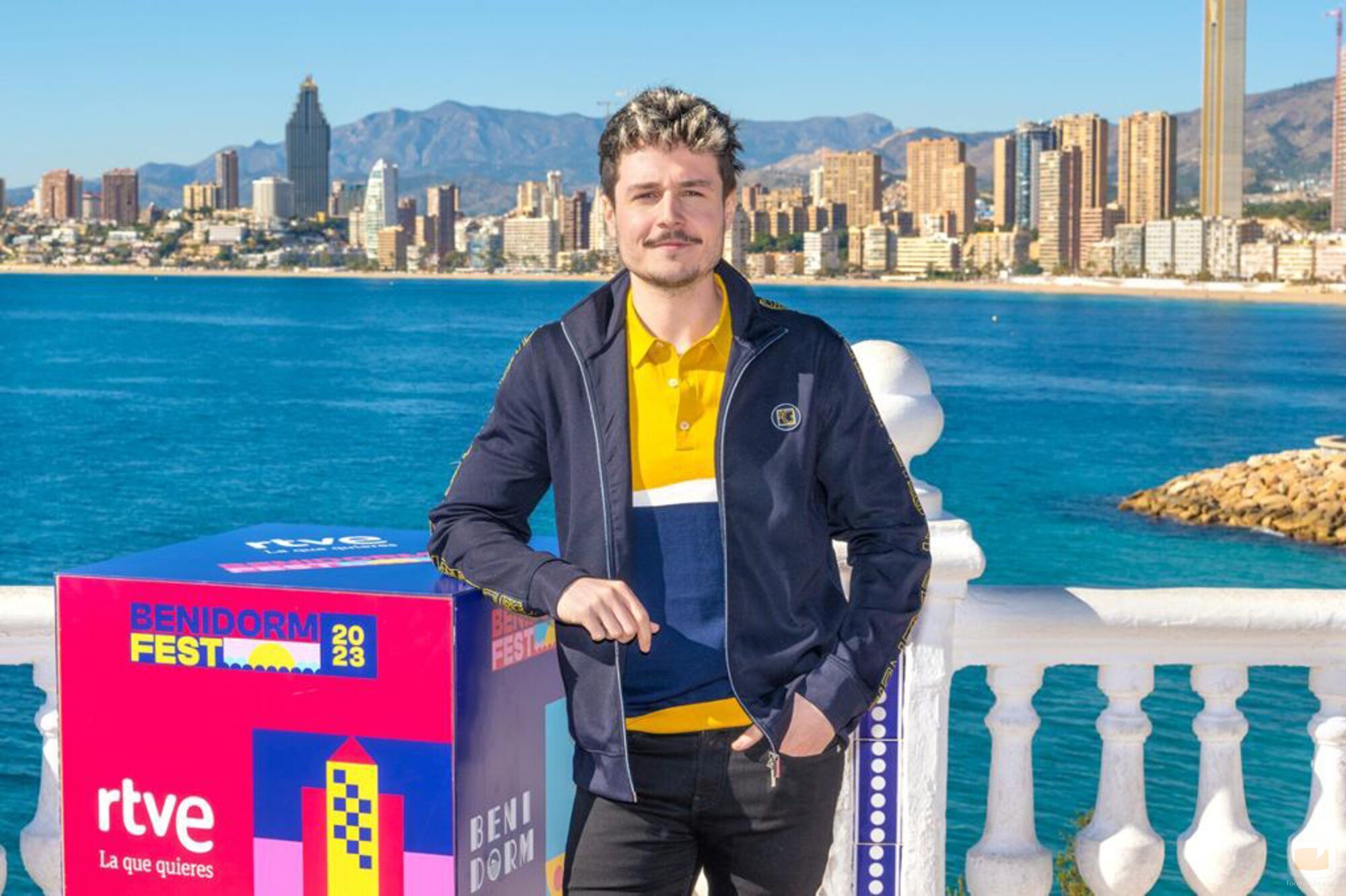 Miki Nuñez posa en la rueda de prensa de la primera semifinal del Benidorm Fest 2023