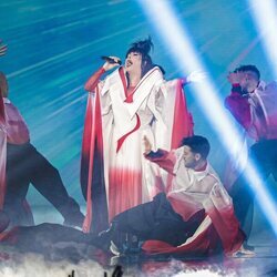 Sharonne canta "Aire" junto a sus bailarines en la primera semifinal del Benidorm Fest 2023