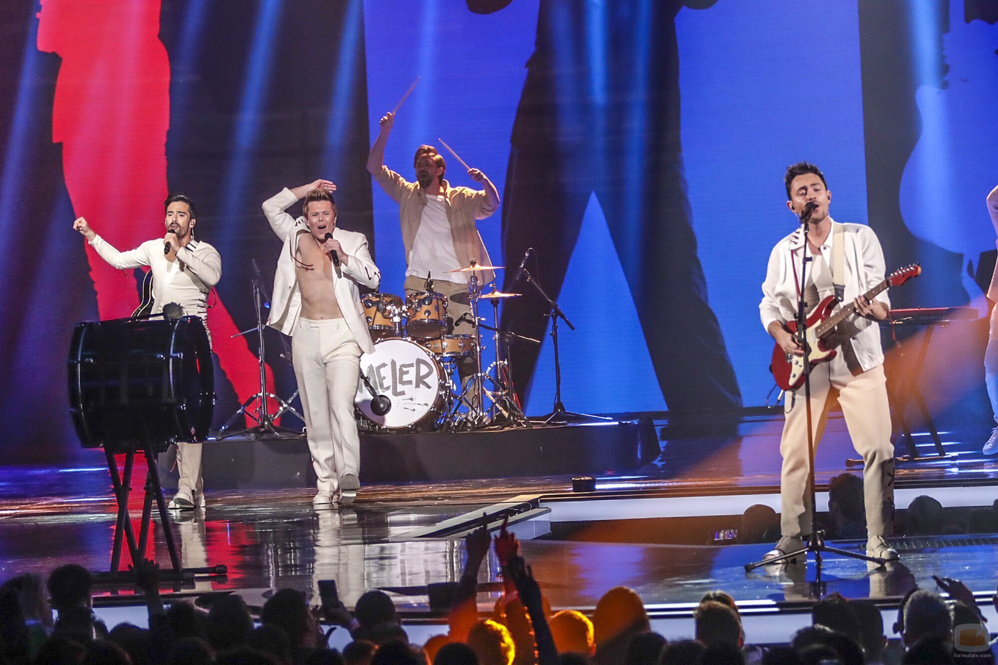 El trío Meler canta "No nos moverán" en la primera semifinal del Benidorm Fest 2023