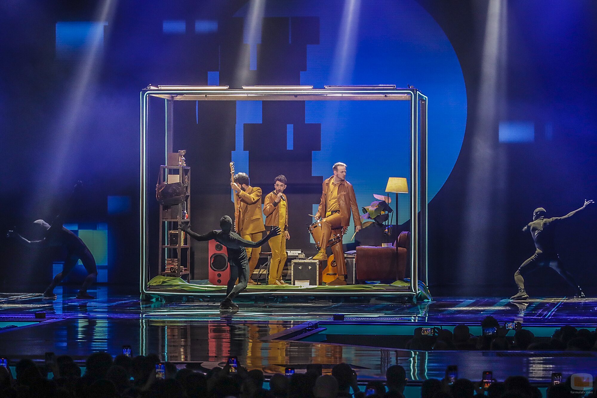 El trío Siderland actúa en la segunda semifinal del Benidorm Fest 2023