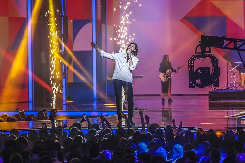 Álvaro Soler ameniza la segunda semifinal del Benidorm Fest 2023