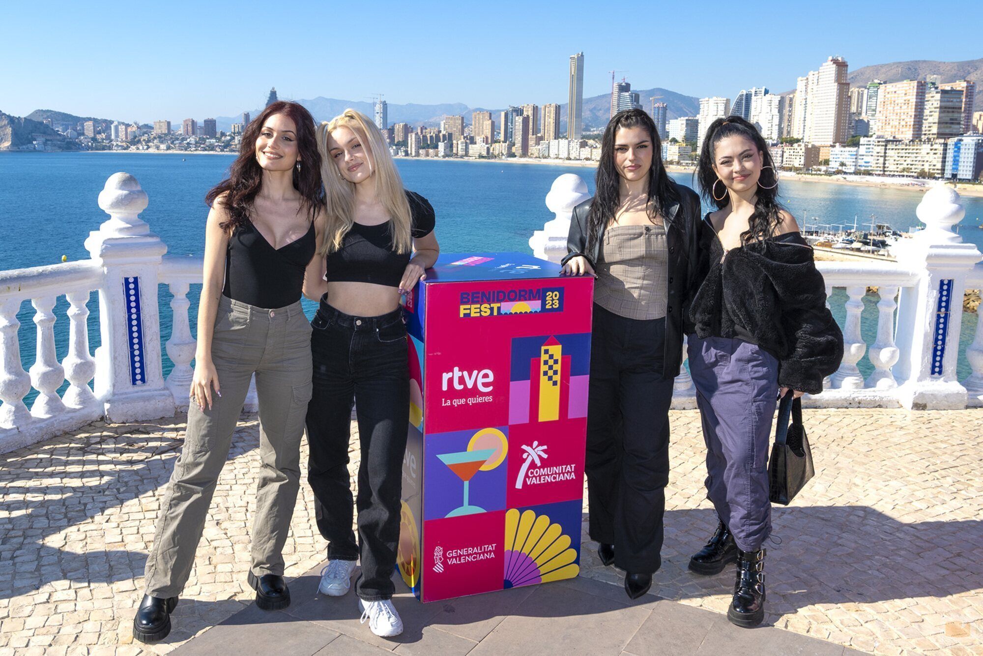 E'FEMME posan en la rueda de prensa del Benidorm Fest 2023