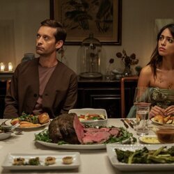 Tobey Maguire y Eiza González en 'Un futuro desafiante'