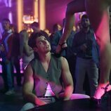 Martiño Rivas como Nacho Vidal en un club de striptease en 'Nacho'