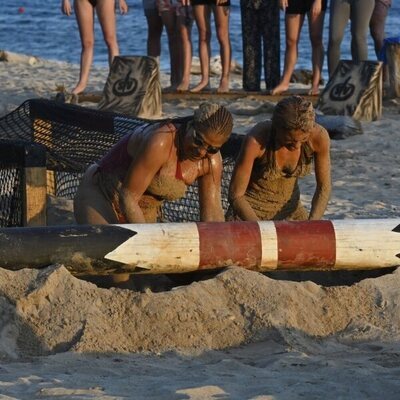 Arelys Ramos y Gema Aldón en el juego del barro de 'Supervivientes 2023'