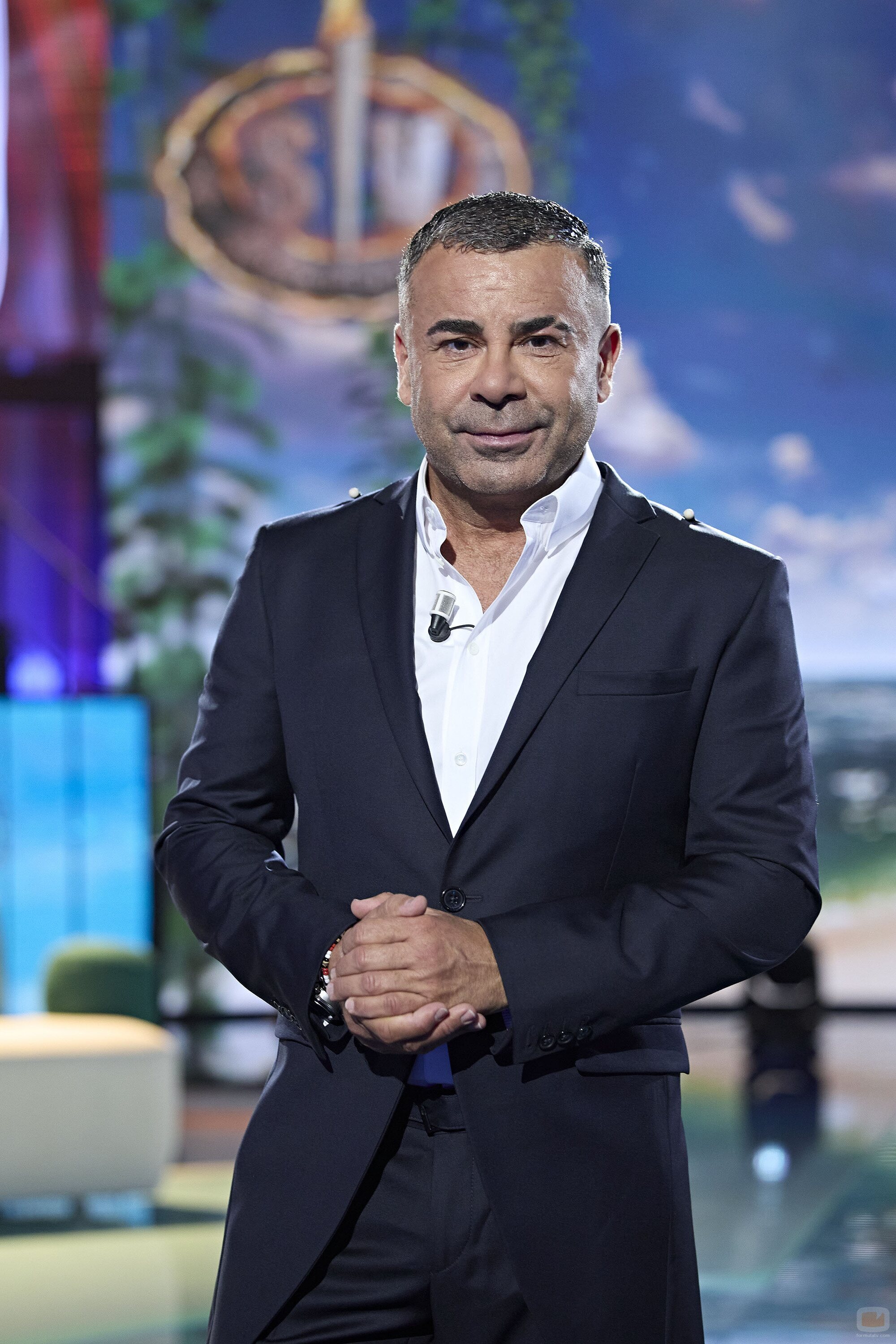 Jorge Javier Vázquez posa en el plató de 'Supervivientes 2023'