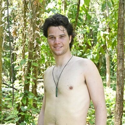 Posado en bañador de Bosco Blach Martínez-Bordiú, concursante de 'Supervivientes 2023'