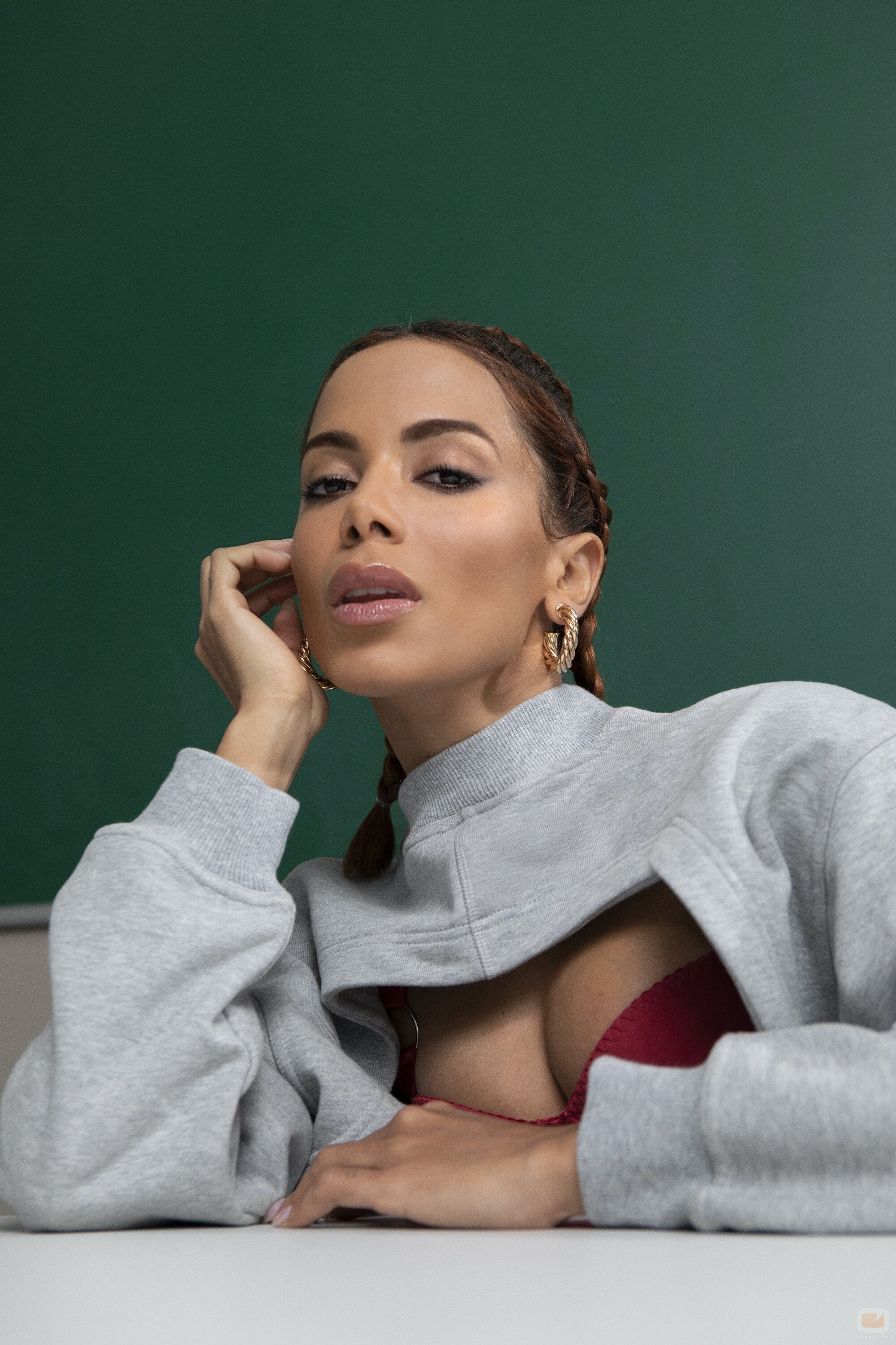 Anitta, frente a la pizarra de 'Élite'