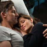 Jennifer Garner y Nikolaj Coster-Waldau en 'The Last Thing He Told Me'