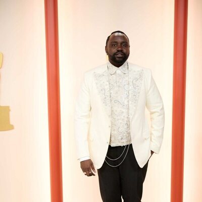 Brian Tyree Henry posa en la alfombra roja de los Oscar 2023