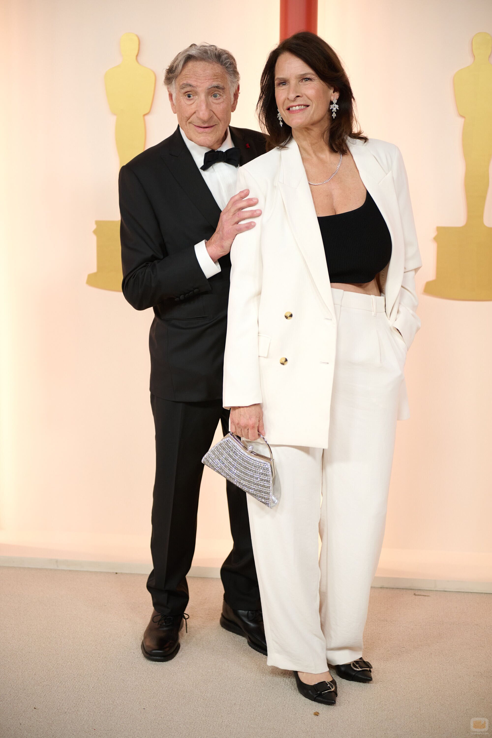 Judd Hirsch posa en la alfombra roja de los Oscar 2023 