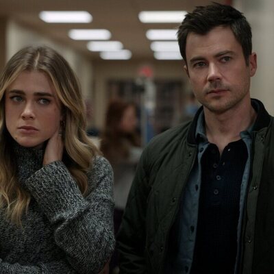 Melissa Roxburgh y Matt Long en 'Manifest'