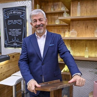 Posado de Carlos Sobera para el 7º aniversario de 'First Dates'