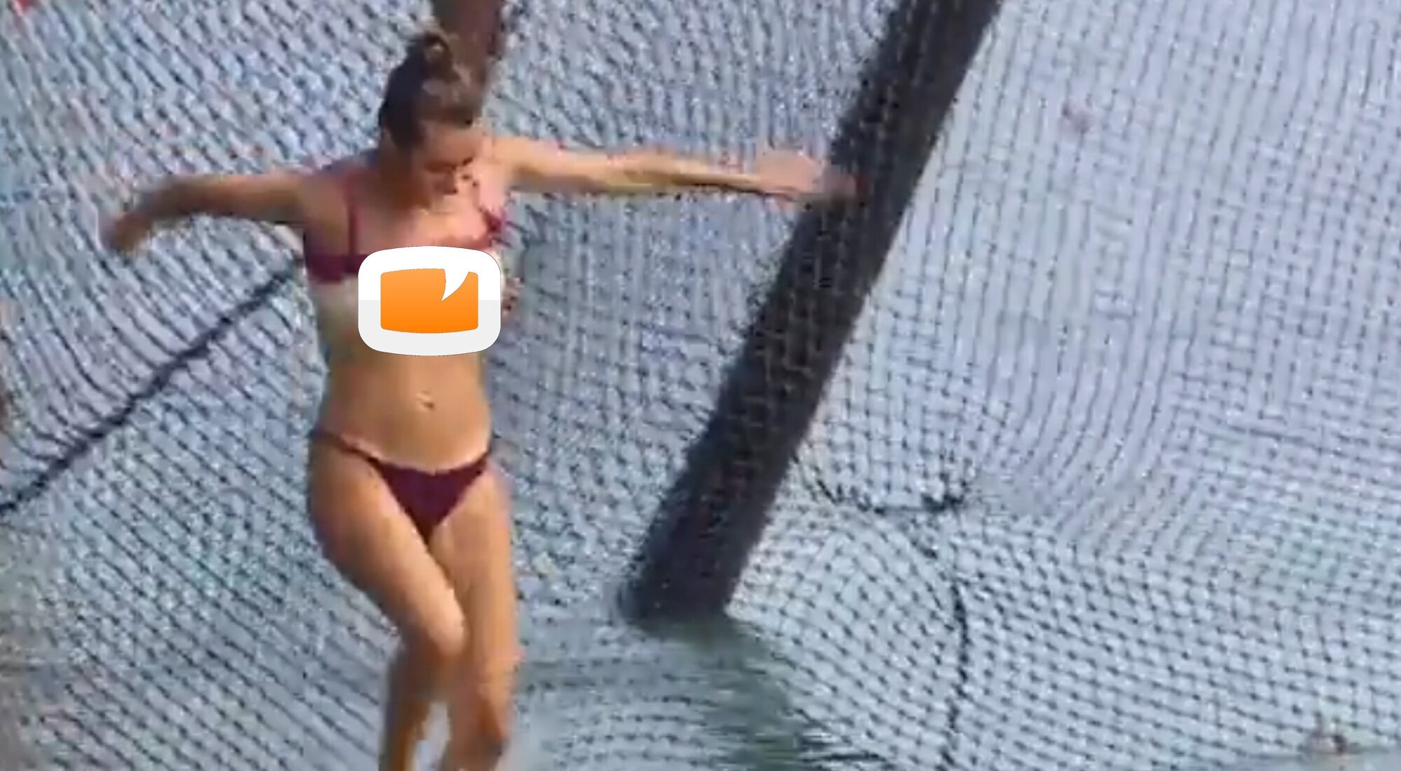 Adara Molinero enseña los pechos durante una prueba de 'Supervivientes 2023'