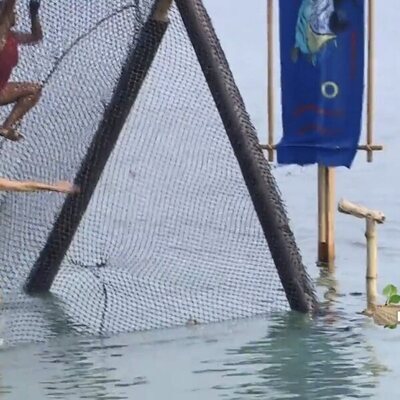 Adara Molinero enseña los pechos durante una prueba de 'Supervivientes 2023'