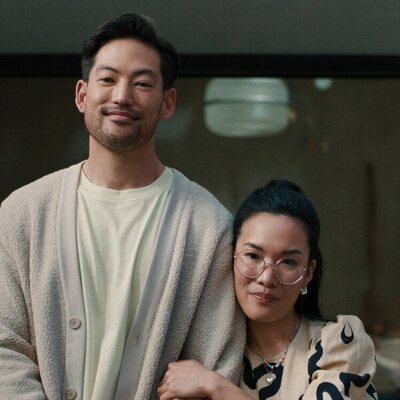 Joseph Lee y Ali Wong en 'Bronca'