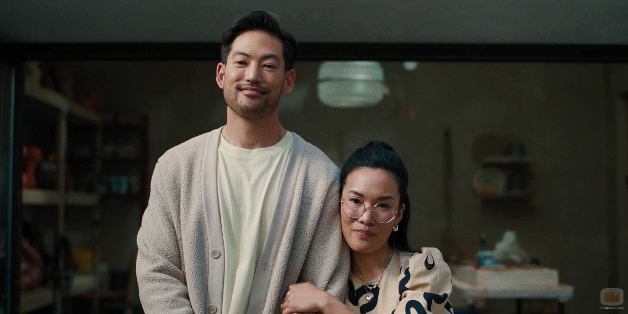 Joseph Lee y Ali Wong en 'Bronca'