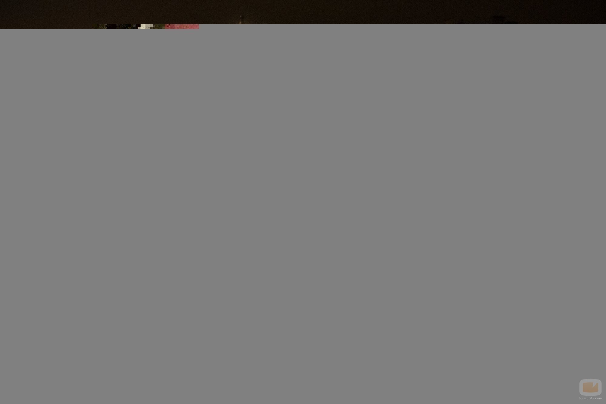 Keri Russell, de rojo en 'La diplomática'