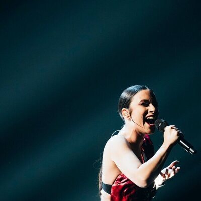 Primer plano de Blanca Paloma en el primer ensayo de Eurovisión 2023