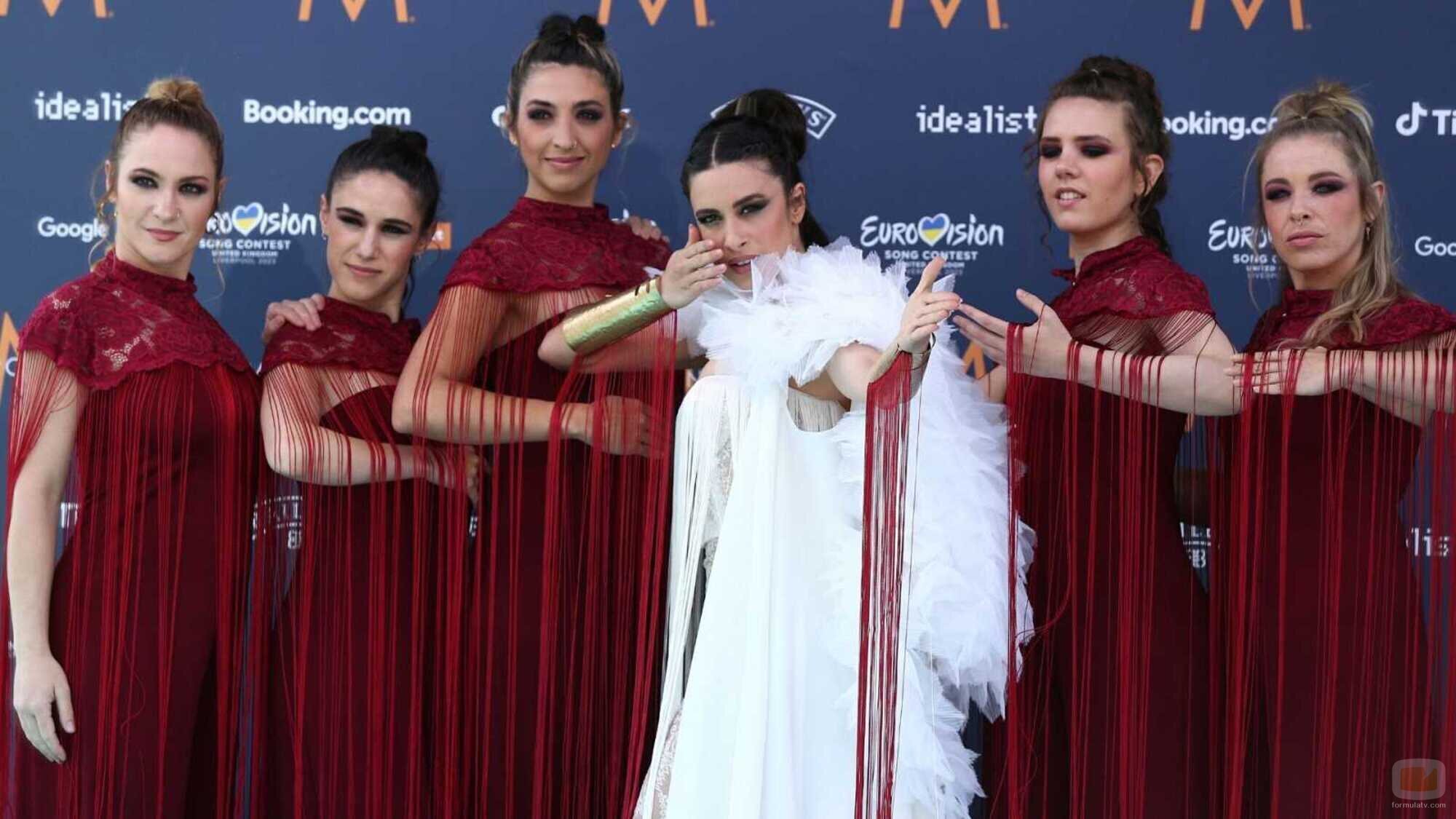 Blanca Paloma y sus bailarinas en el Liverpool Opening de Eurovisión 2023