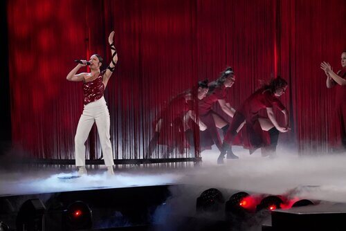 Blanca Paloma y sus bailarinas en la segunda semifinal de Eurovisión 2023