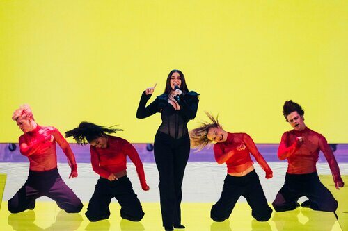 Mae Muller (Reino Unido), en la Final de Eurovisión 2023