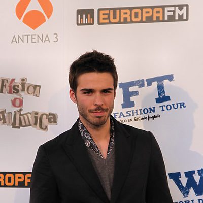 Álex Barahona posa en la premi'ere de la tercera temporada de 'Física o Química' en Madrid