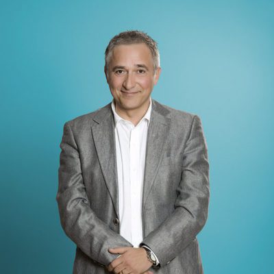 Foto promocional de 'La tribu', con Javier Sardá